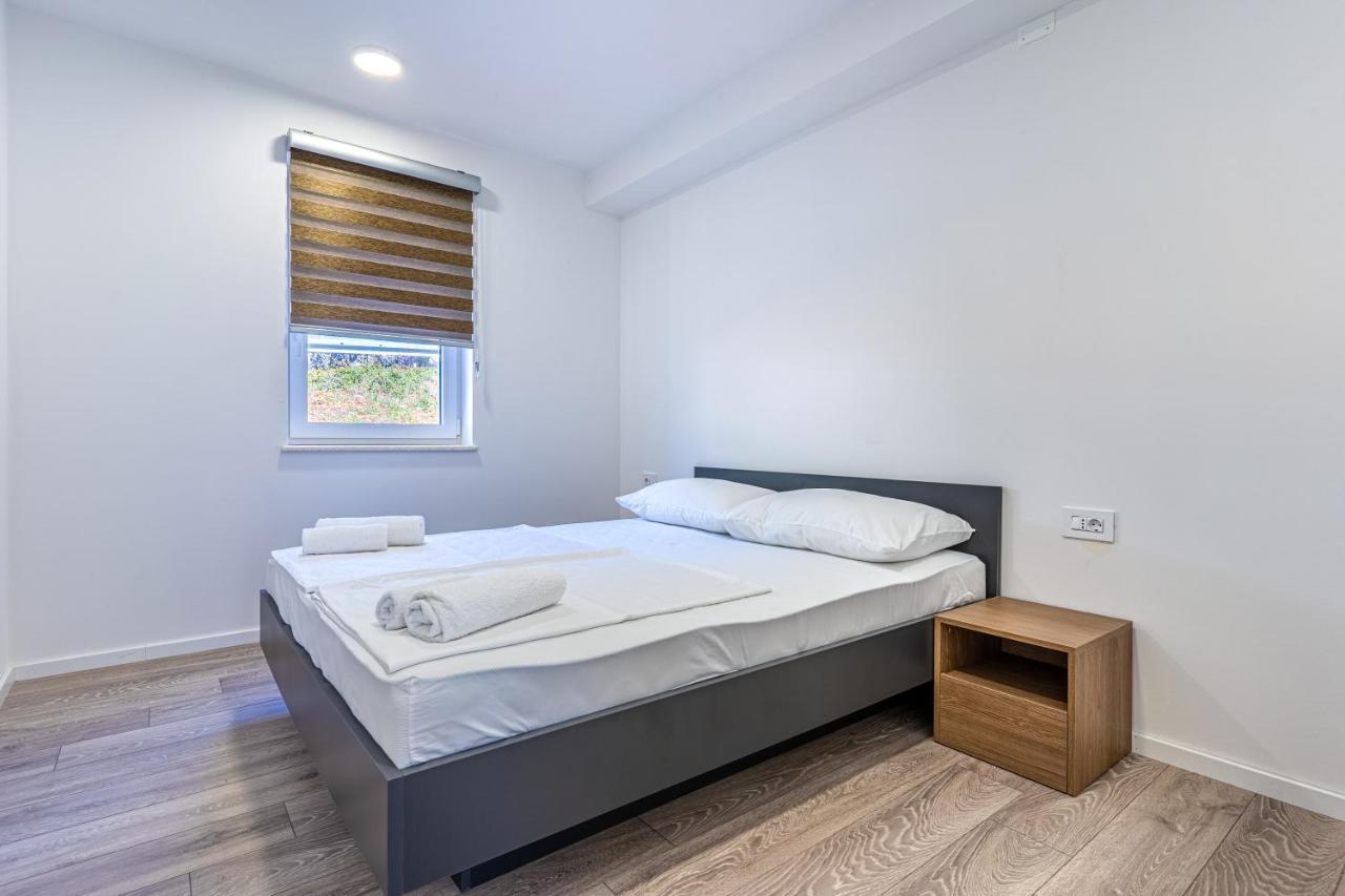 Blue Pearl Cres