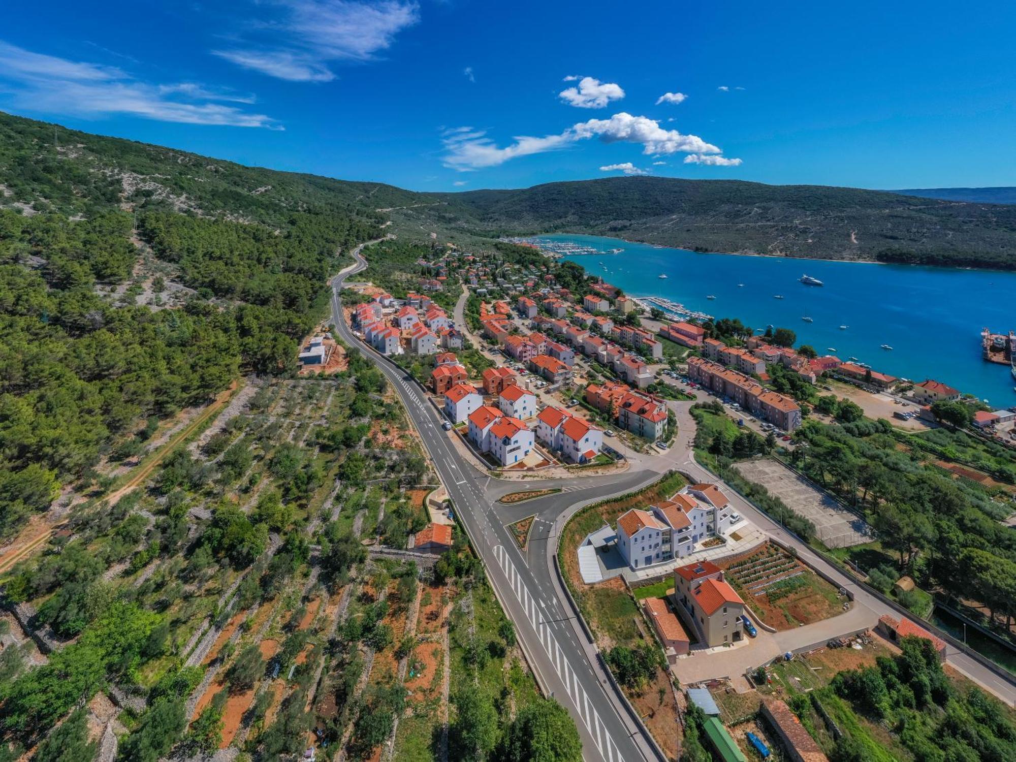 Blue Pearl Cres